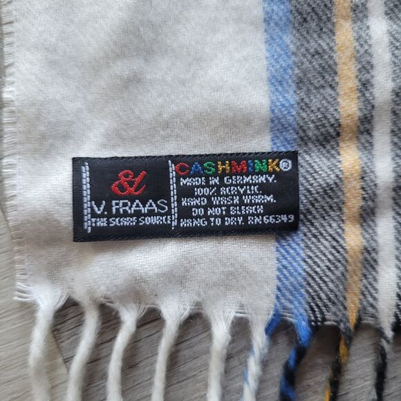 V. Fraas Cashmink Acrylic White Red Green Blue Plaid Made In Germany SOFT - Picture 2 of 5